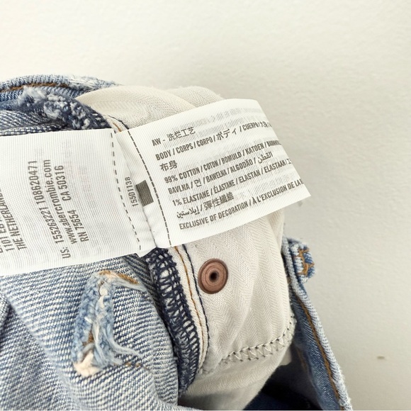 Abercrombie & Fitch Ultra High Rise 90s Straight Jean Criss Cross Waistband - Picture 4 of 5